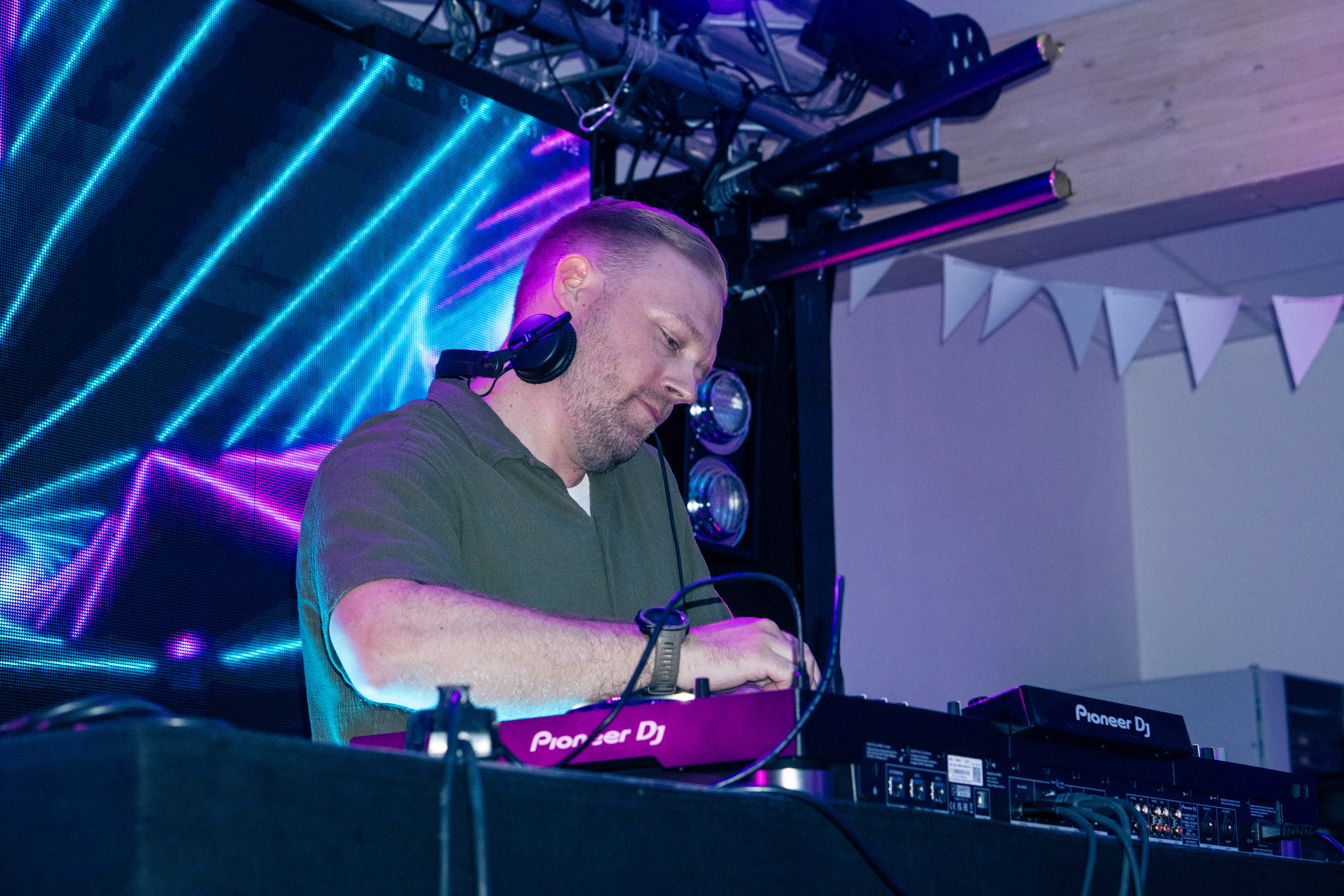 Vad kostar en bröllops-DJ 2026